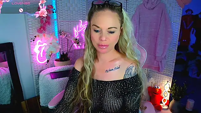 EllieKarrX online show from 01.31.25
