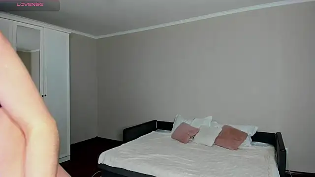 -Sacura- online show from 11.20.25