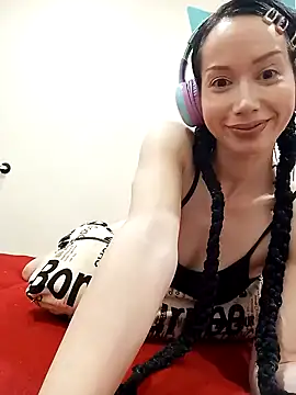 Snapshot of SashaGrinch chatting on 12.21.24 SashaGrinch online show from 12.21.24