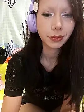 Snapshot of SashaGrinch chatting on 10.05.25 SashaGrinch online show from 10.05.25