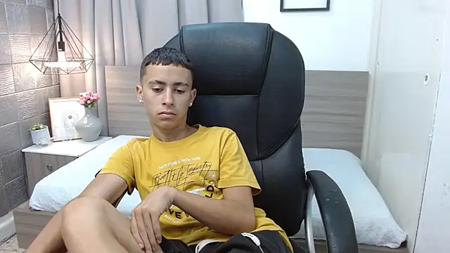 Xavii18 online show from 02.06.25