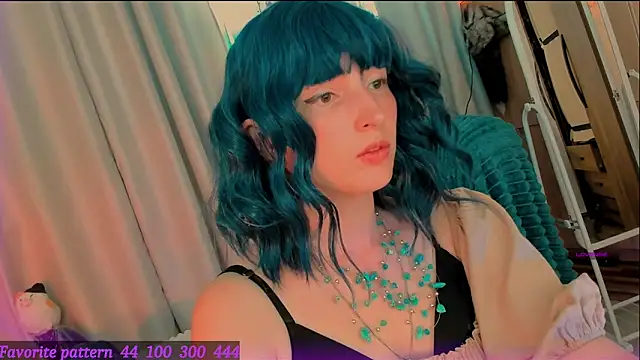 Toxic Ellies online show from 05.10.26
