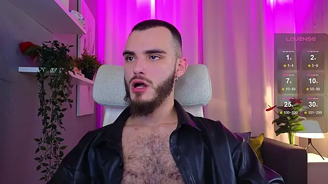 Snapshot of xteddy_bear chatting on 01.22.25 xteddy bear online show from 01.22.25