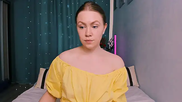 Snapshot of InsatiableFoxX chatting on 05.22.26 InsatiableFoxX online show from 05.22.26