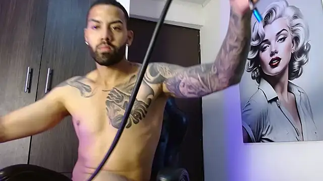 Snapshot of Hendry_ chatting on 10.08.25 Hendry online show from 10.08.25