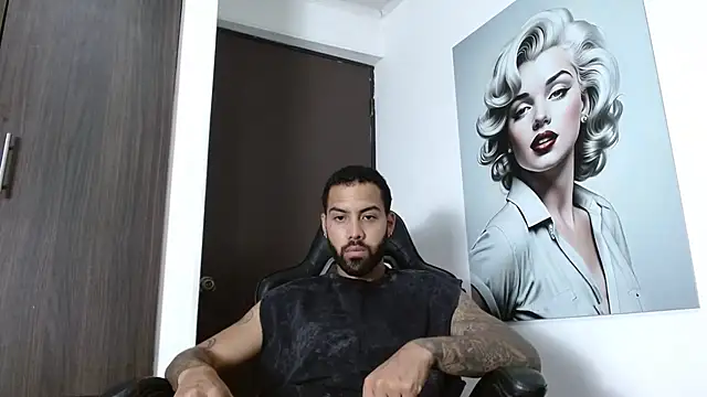 Snapshot of Hendry_ chatting on 10.28.25 Hendry online show from 10.28.25