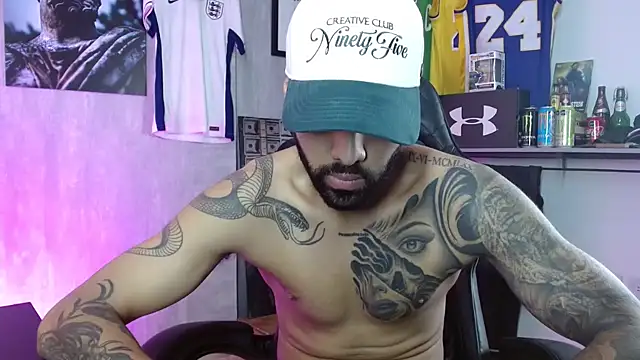 Snapshot of Hendry_ chatting on 12.22.25 Hendry online show from 12.22.25