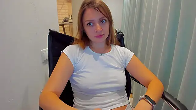 Snapshot of realfairy chatting on 10.05.25 realfairy online show from 10.05.25