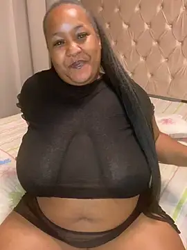 Snapshot of Missmoox24 chatting on 10.22.25 Missmoox24 online show from 10.22.25