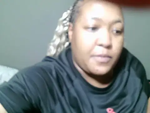 Snapshot of Missmoox24 chatting on 11.11.25 Missmoox24 online show from 11.11.25