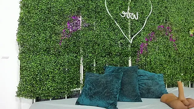 valentina 0  online show from 11.24.25