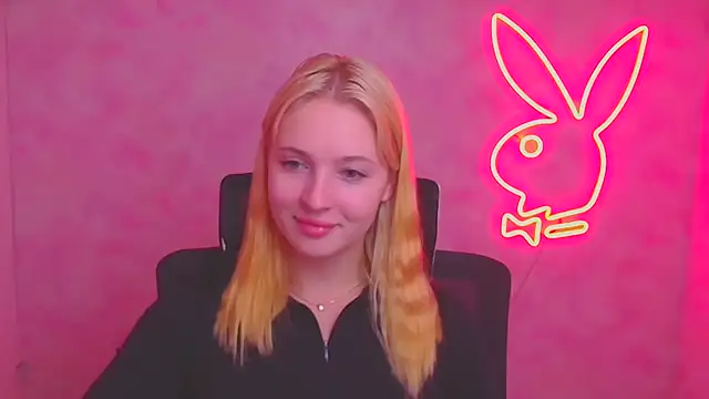 Snapshot of Milka_kiss_ chatting on 09.29.25 Milka kiss online show from 09.29.25