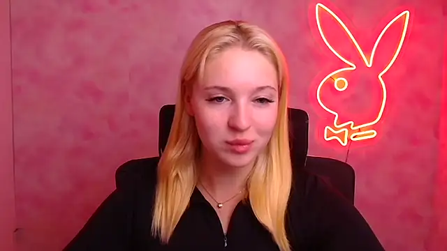 Snapshot of Milka_kiss_ chatting on 10.03.25 Milka kiss online show from 10.03.25