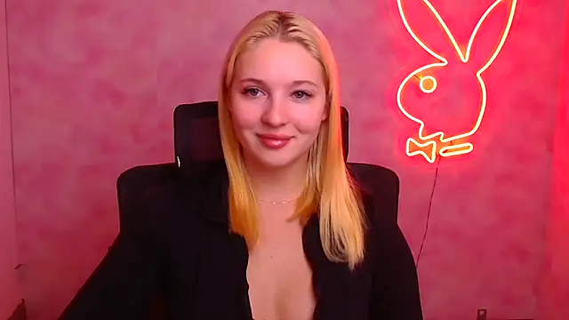 Snapshot of Milka_kiss_ chatting on 10.06.25 Milka kiss online show from 10.06.25