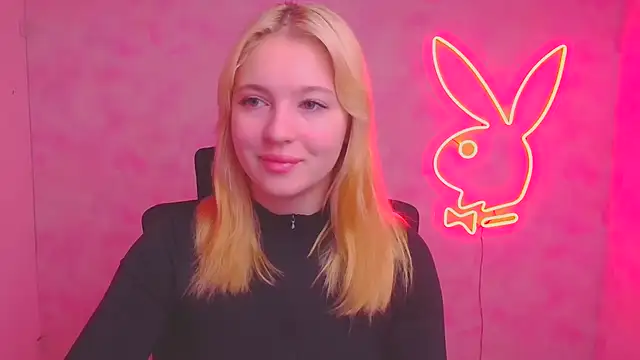 Snapshot of Milka_kiss_ chatting on 10.15.25 Milka kiss online show from 10.15.25