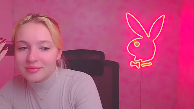 Snapshot of Milka_kiss_ chatting on 10.25.25 Milka kiss online show from 10.25.25