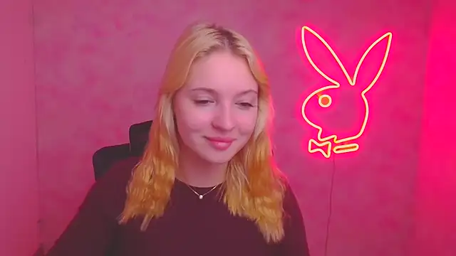 Snapshot of Milka_kiss_ chatting on 10.27.25 Milka kiss online show from 10.27.25