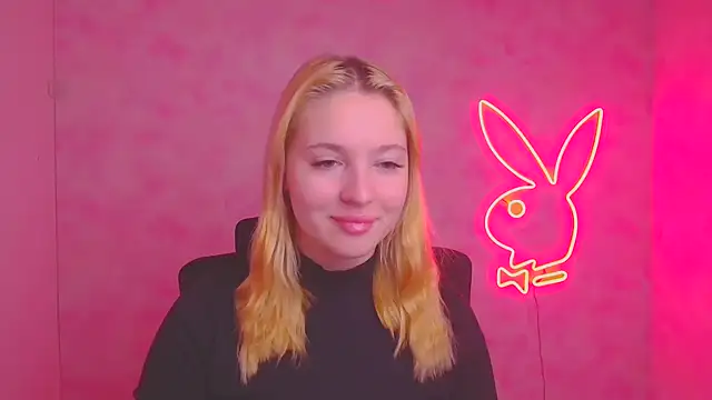 Snapshot of Milka_kiss_ chatting on 11.10.25 Milka kiss online show from 11.10.25