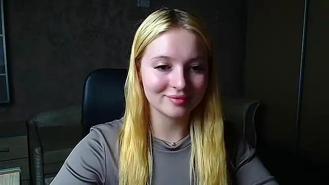 Snapshot of Milka_kiss_ chatting on 04.29.26 Milka kiss online show from 04.29.26