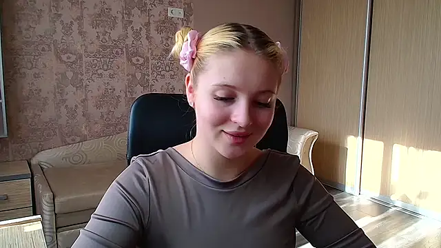 Snapshot of Milka_kiss_ chatting on 05.11.26 Milka kiss online show from 05.11.26