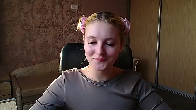 Snapshot of Milka_kiss_ chatting on 05.11.26 Milka kiss online show from 05.11.26