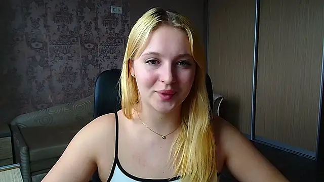 Snapshot of Milka_kiss_ chatting on 05.13.26 Milka kiss online show from 05.13.26