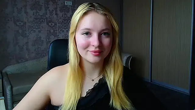 Snapshot of Milka_kiss_ chatting on 05.15.26 Milka kiss online show from 05.15.26