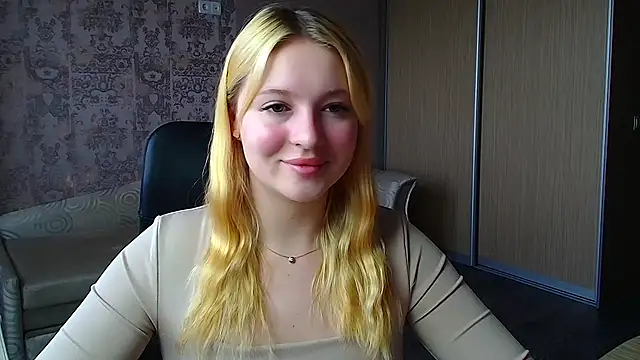 Snapshot of Milka_kiss_ chatting on 05.18.26 Milka kiss online show from 05.18.26