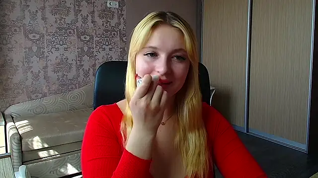 Snapshot of Milka_kiss_ chatting on 05.19.26 Milka kiss online show from 05.19.26