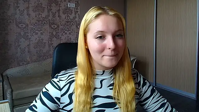 Snapshot of Milka_kiss_ chatting on 06.20.26 Milka kiss online show from 06.20.26