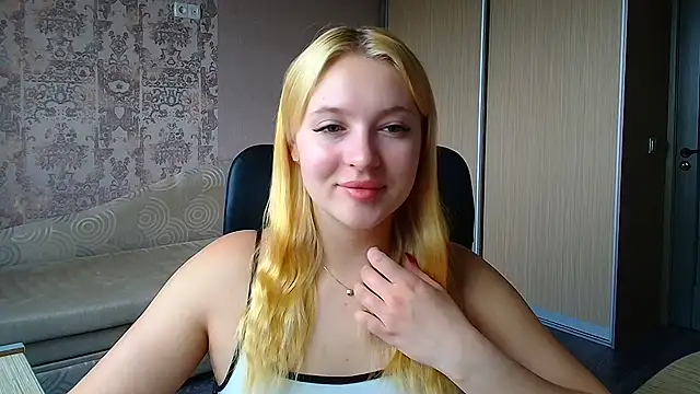 Snapshot of Milka_kiss_ chatting on 06.22.26 Milka kiss online show from 06.22.26