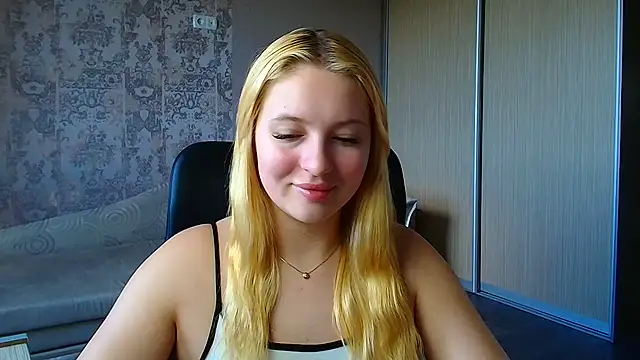 Snapshot of Milka_kiss_ chatting on 06.26.26 Milka kiss online show from 06.26.26