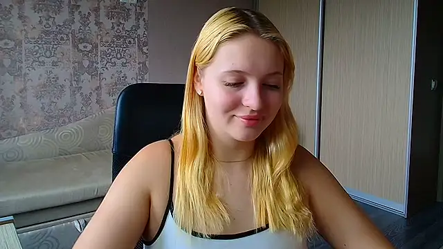 Snapshot of Milka_kiss_ chatting on 07.11.26 Milka kiss online show from 07.11.26