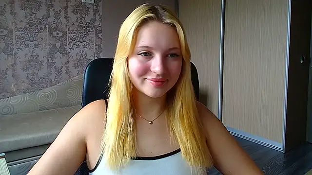 Snapshot of Milka_kiss_ chatting on 07.13.26 Milka kiss online show from 07.13.26