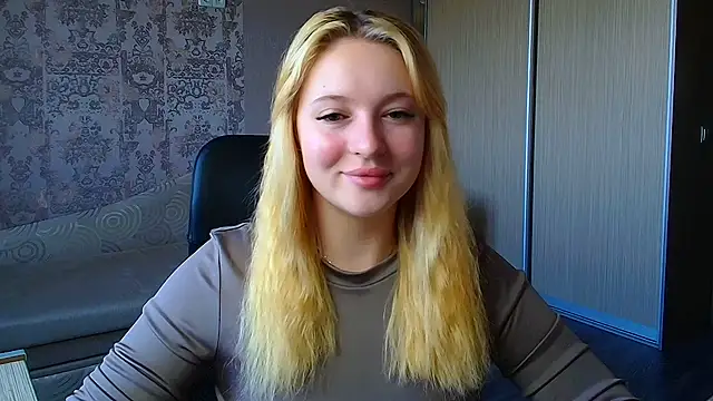 Snapshot of Milka_kiss_ chatting on 07.14.26 Milka kiss online show from 07.14.26