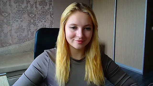 Snapshot of Milka_kiss_ chatting on 07.14.26 Milka kiss online show from 07.14.26
