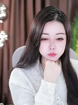 Qiaoqiao  online show from 01.12.25