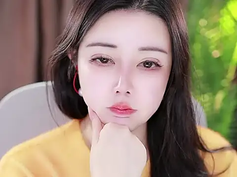 Qiaoqiao  online show from 01.26.25