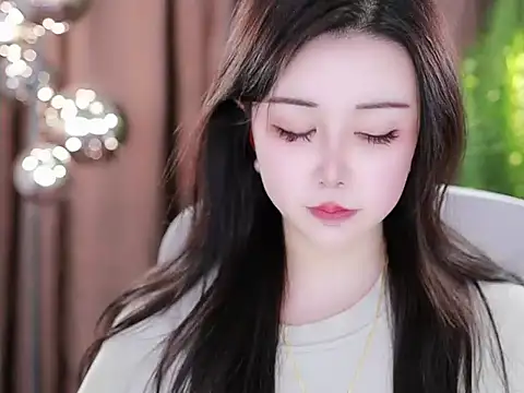 Qiaoqiao  online show from 02.15.25