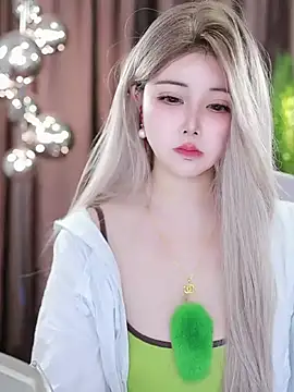 Qiaoqiao  online show from 02.20.25