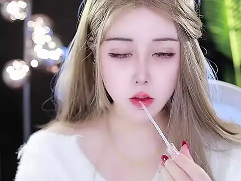 Qiaoqiao  online show from 03.10.25