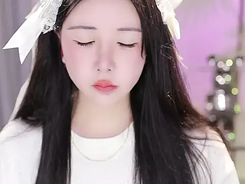 Qiaoqiao  online show from 10.07.25