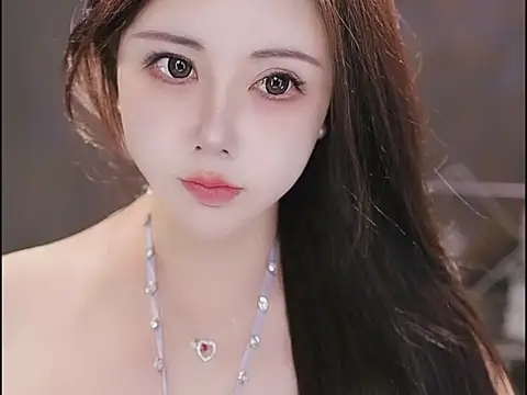 Qiaoqiao  online show from 11.06.25