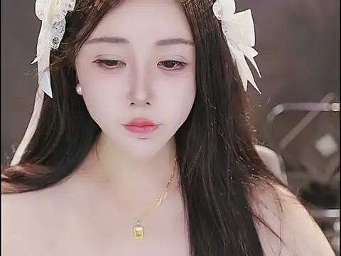 Qiaoqiao  online show from 11.12.25