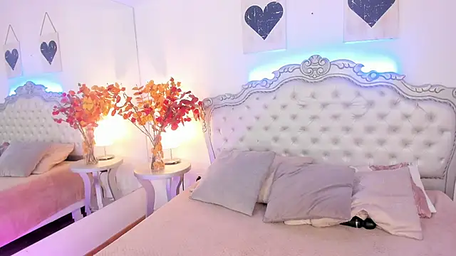 NiaColusi online show from 11.17.25