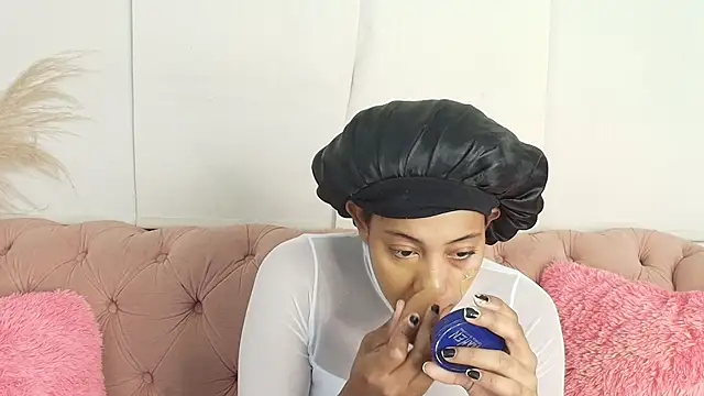 Snapshot of flavia_cruz chatting on 04.30.26 flavia cruz online show from 04.30.26