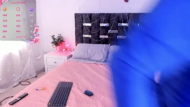 Snapshot of sharonmiller_2_ chatting on 12.30.24 sharonmiller 2 online show from 12.30.24