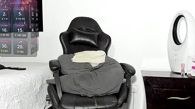 tizziano castillo  online show from 03.16.26