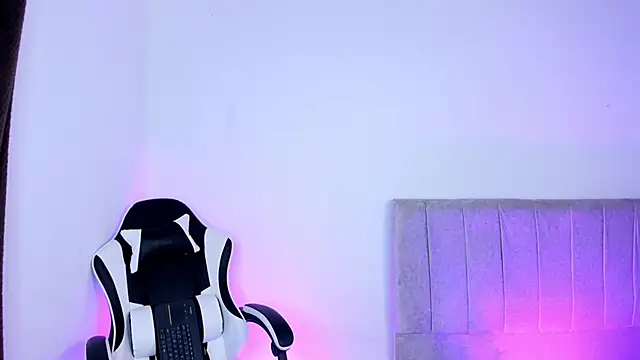 Snapshot of baby_kaliope chatting on 10.26.25 baby kaliope online show from 10.26.25