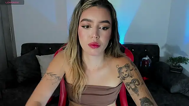 Snapshot of zoee_jackson chatting on 11.21.25 zoee jackson online show from 11.21.25